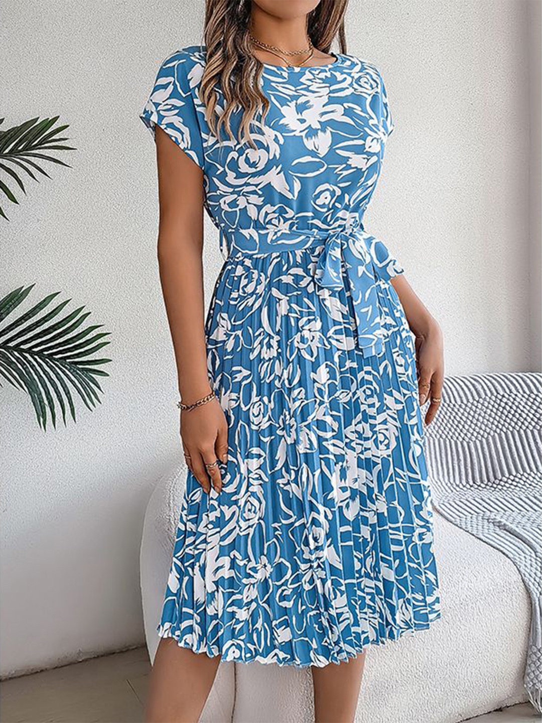 

StyleCast x Revolte Floral Print Fit & Flare Midi Dress, Blue