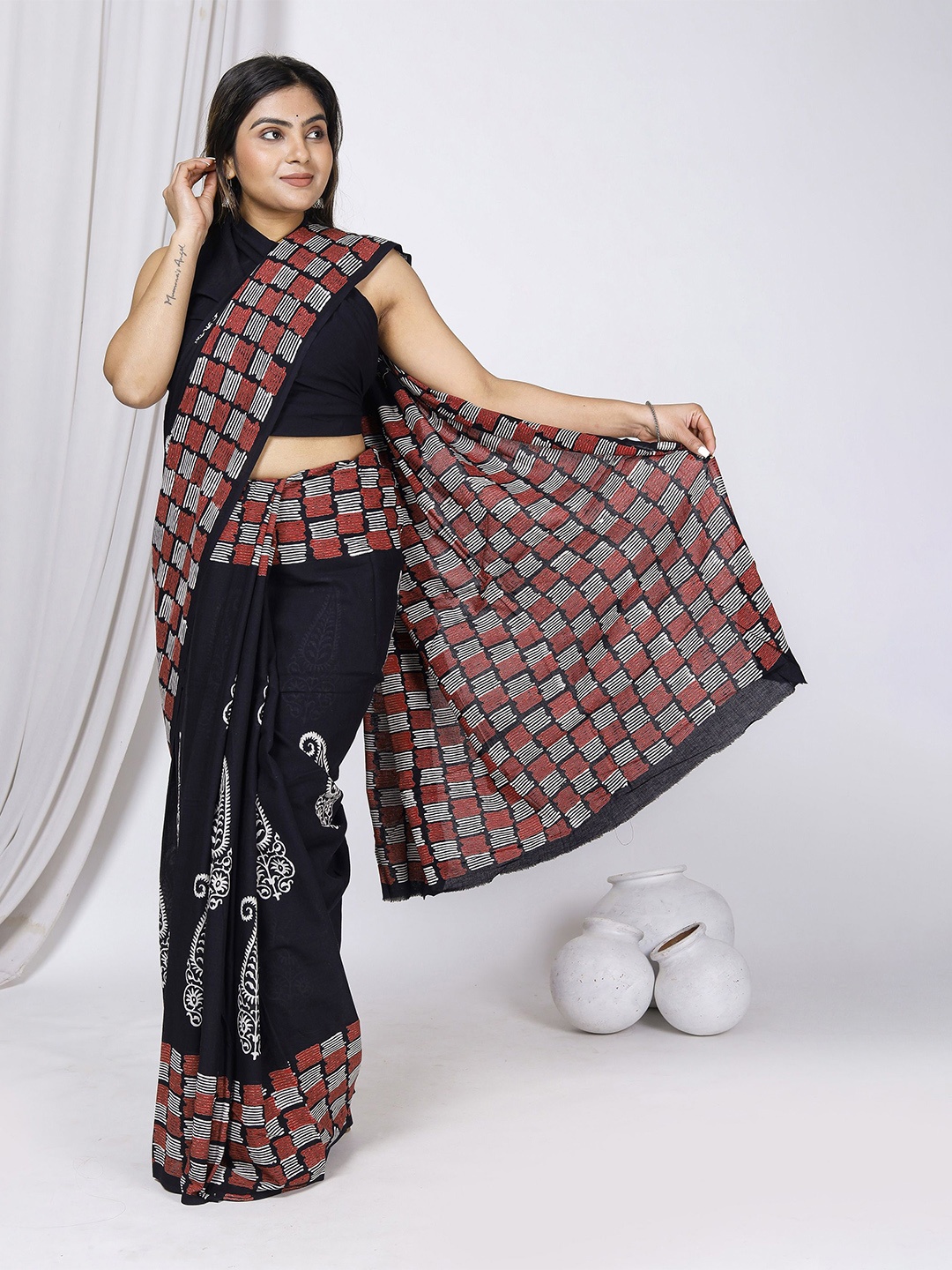 

JAIPURI PRINT Ethnic Motifs Pure Cotton Block Print Saree, Black
