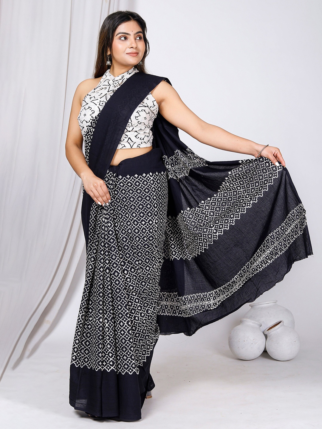 

JAIPURI PRINT Ethnic Motifs Pure Cotton Block Print Saree, Black