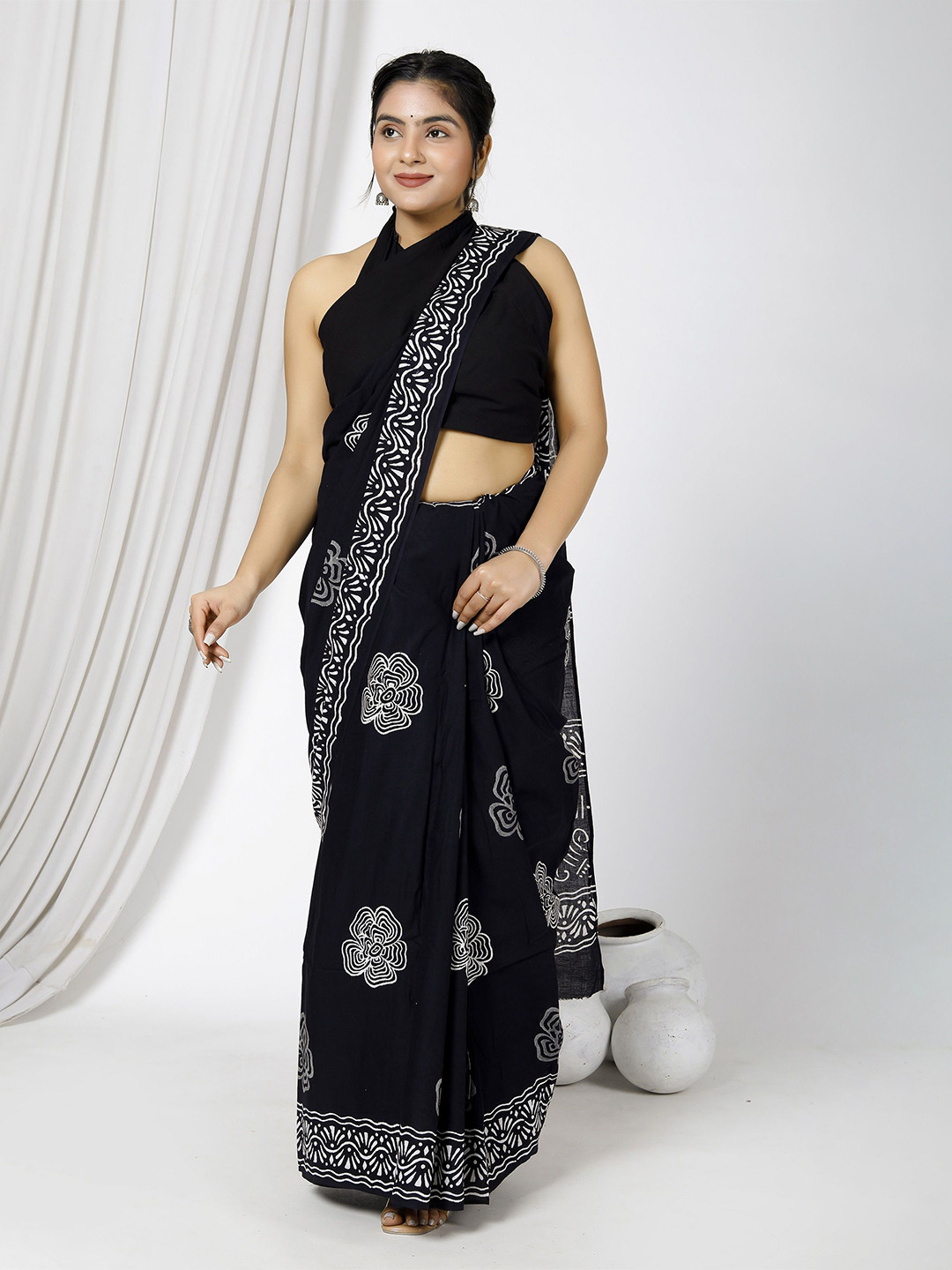 

JAIPURI PRINT Block Print Pure Cotton Saree, Black