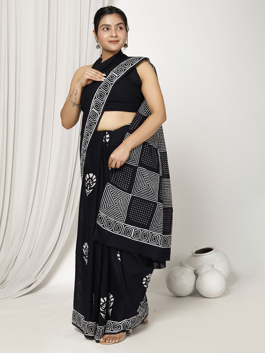 

JAIPURI PRINT Block Print Pure Cotton Saree, Black