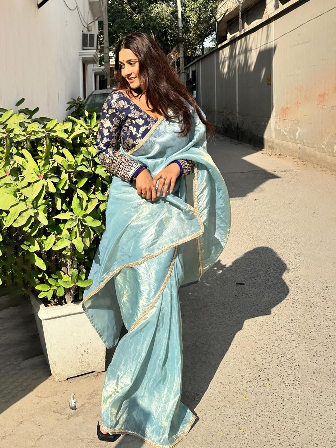 

KALINI Embellished Sequinned Saree, Blue