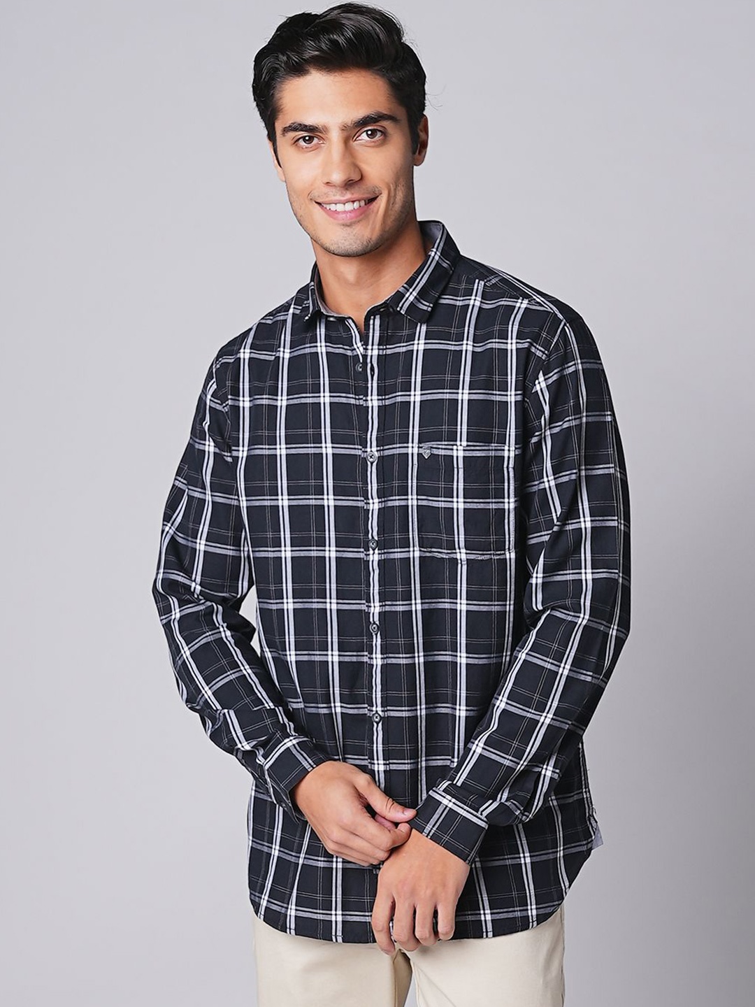 

Oxemberg Men Spread Collar Slim Fit Checked Casual Shirt, Black