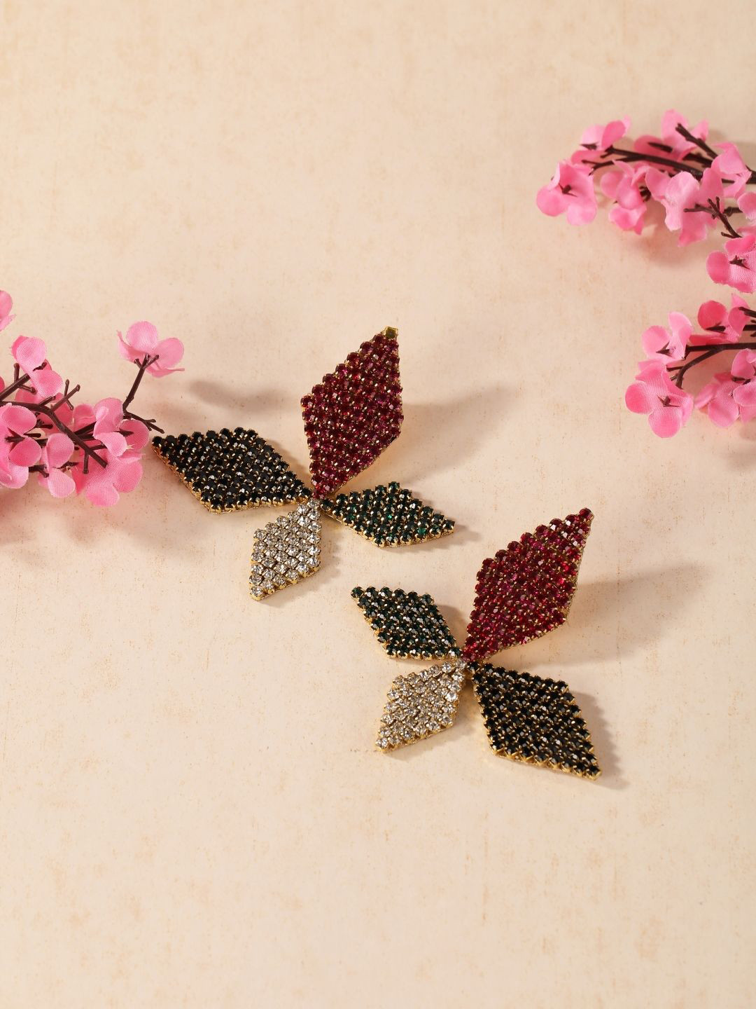 

DressBerry Gold Plated Rhinestone Contemporary Drop Earrings