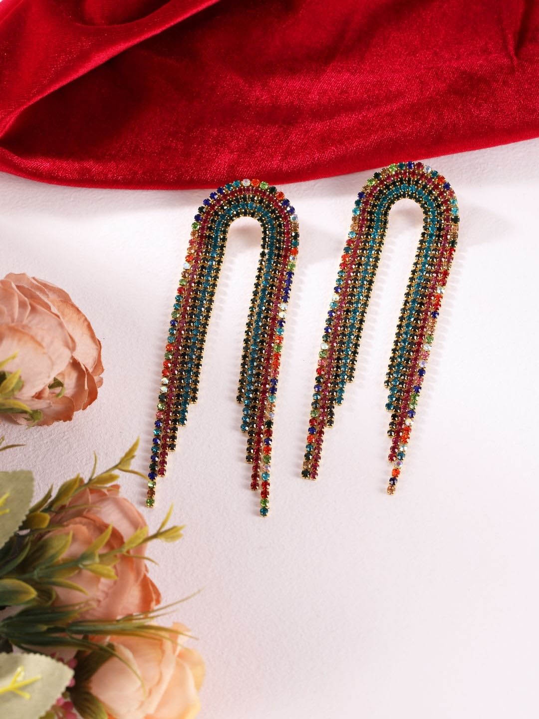 

DressBerry Gold Plated Rhinestone Contemporary Drop Earrings