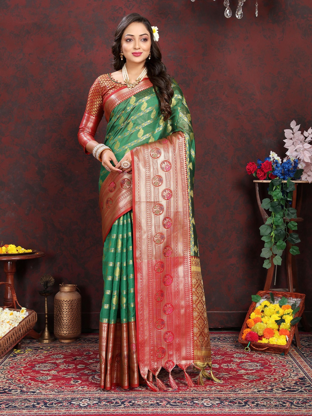 

VEECHIS Woven Design Zari Banarasi Saree, Green