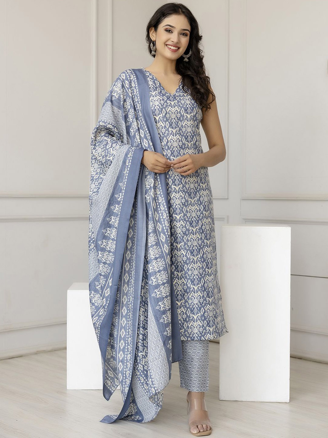 

Nayo Ethnic Motifs Printed Straight Kurta With Trouser & Dupatta, Grey