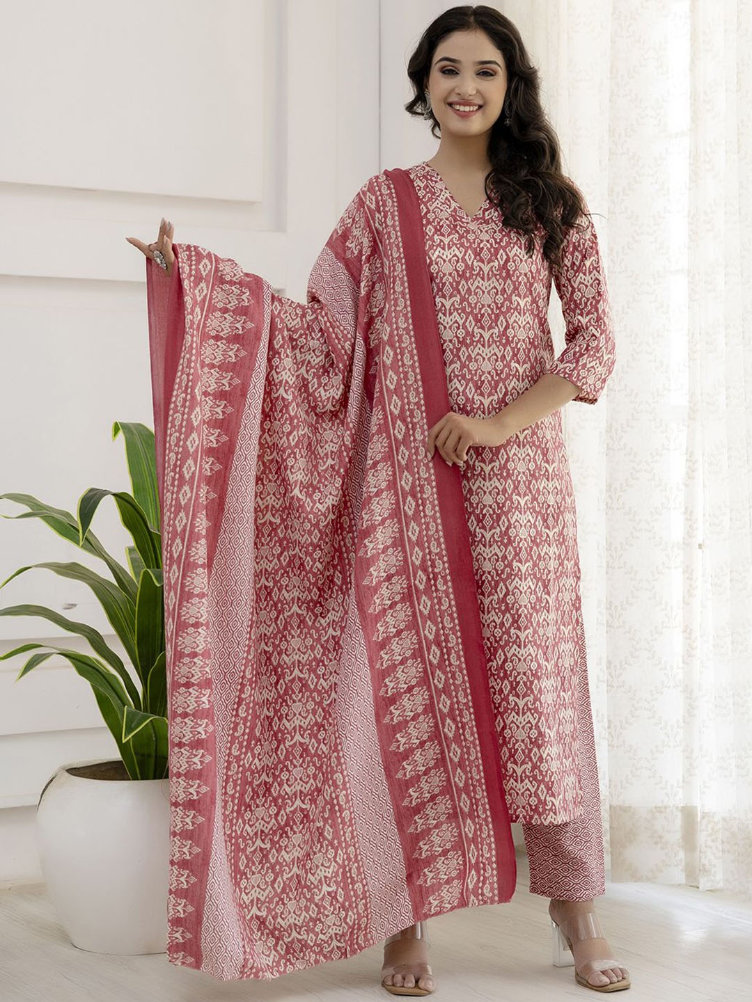 

Nayo Ethnic Motifs Printed Round Neck Straight Kurta with Trousers & Dupatta, Pink