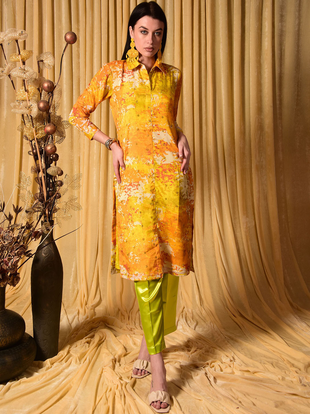 

Laalzari Abstract Printed Shirt Collar Cuffed Sleeves Tunic With Trousers, Yellow