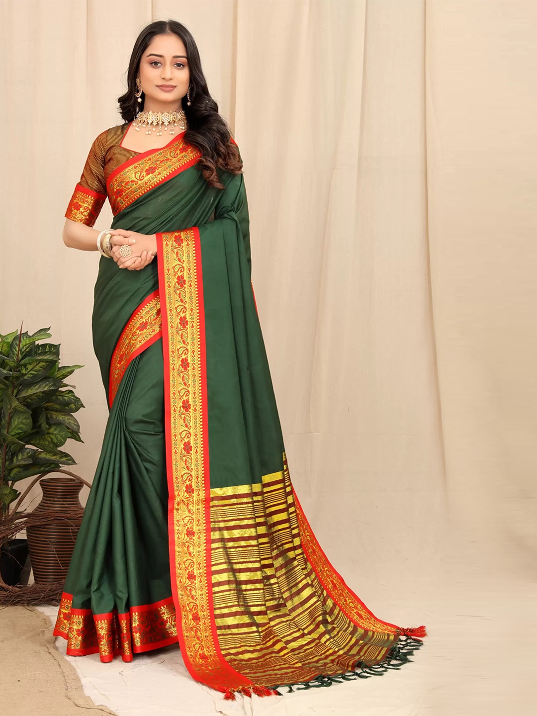 

VEECHIS Zari Woven Design Banarasi Saree, Green