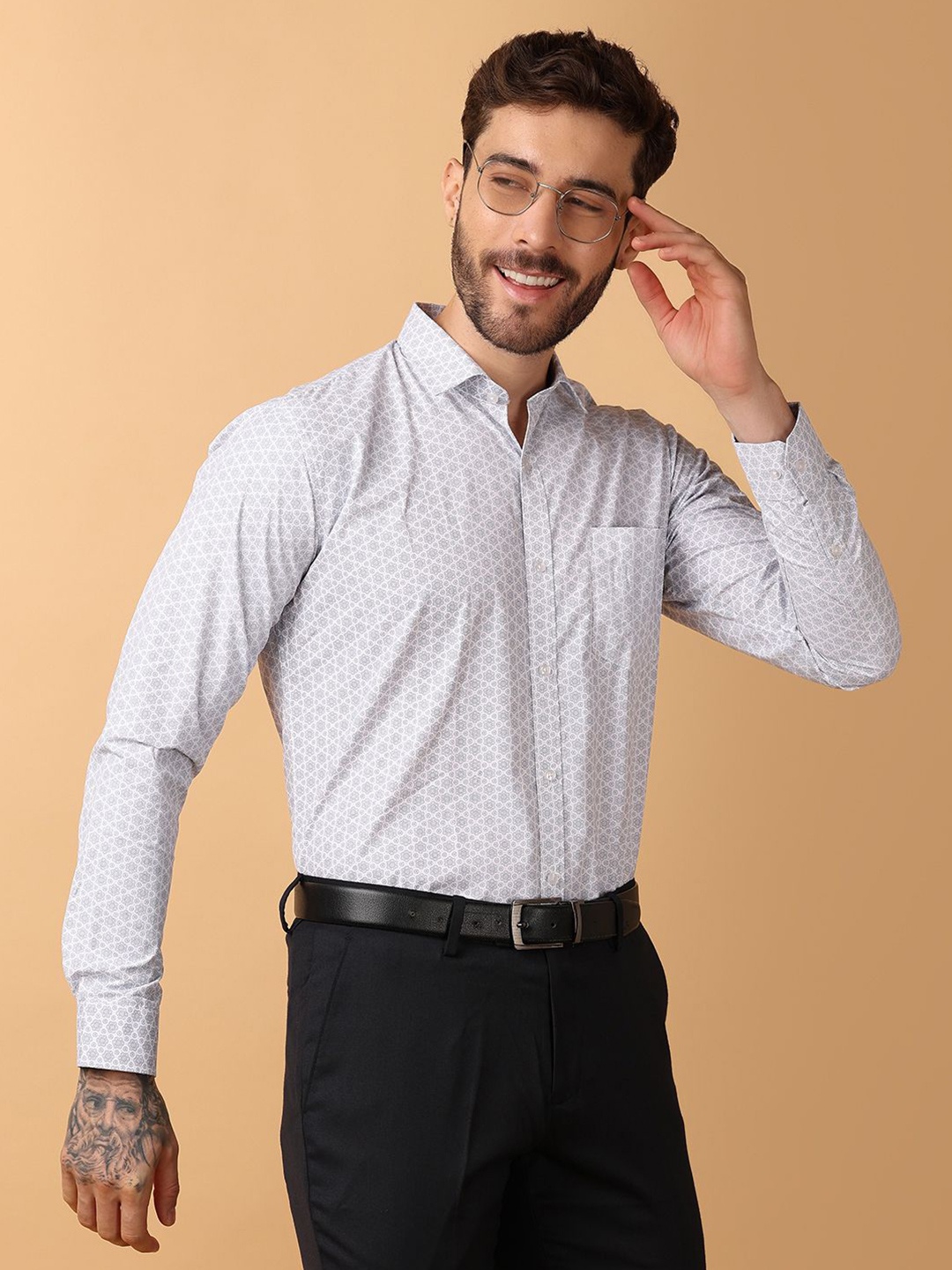 

V-Mart Men Spread Collar Slim Fit Micro Ditsy Printed Formal Shirt, White