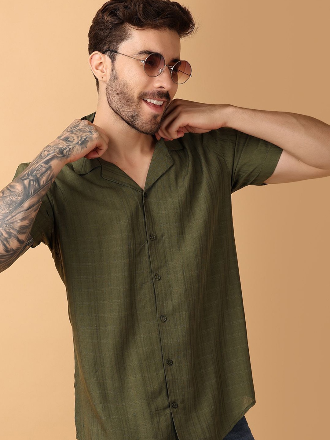 

V-Mart Men Solid Cutaway Collar Casual Shirt, Green