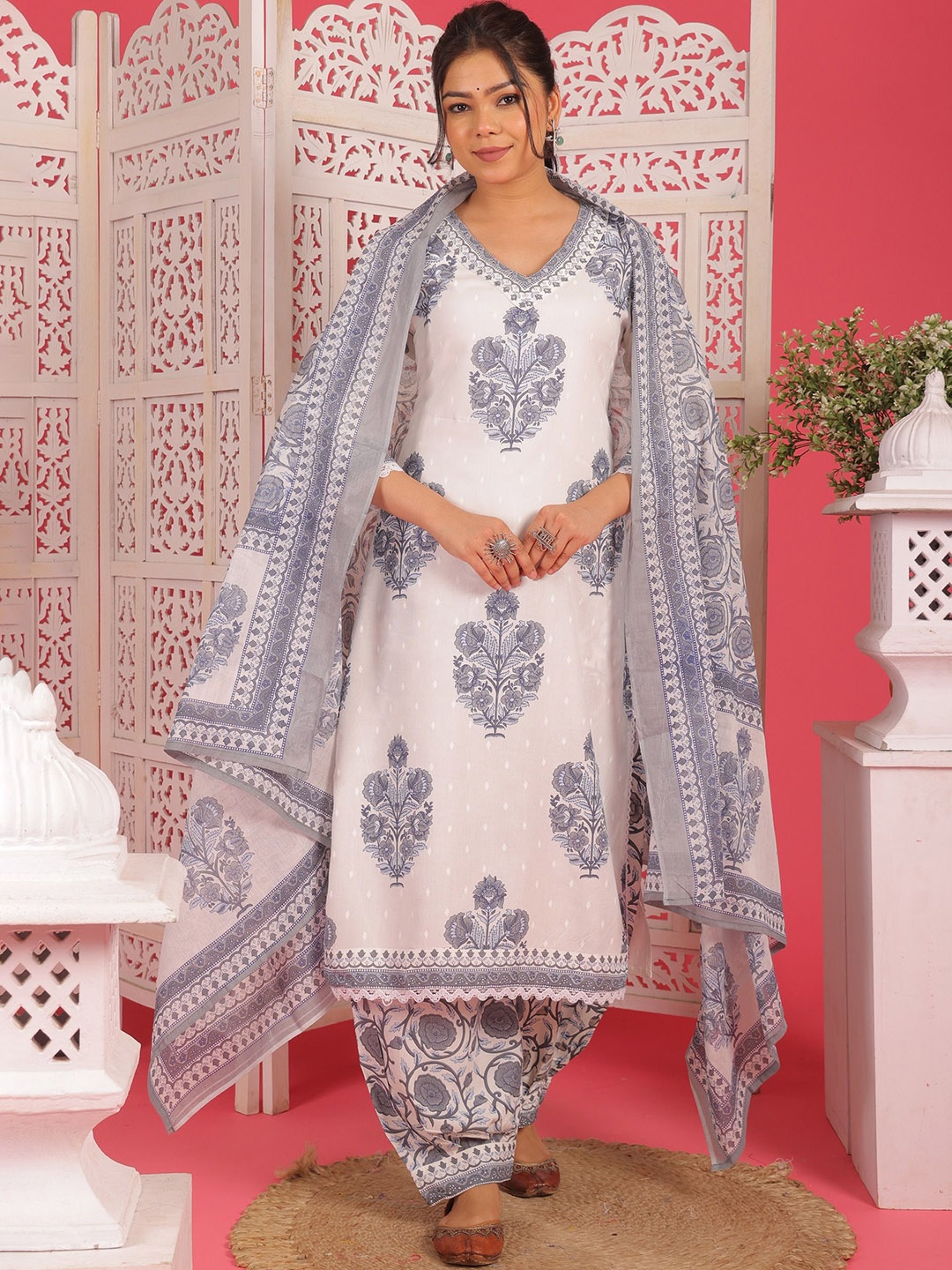 

PARTHVI Floral Printed Thread Work Straight Kurta With Trousers & Dupatta, Grey
