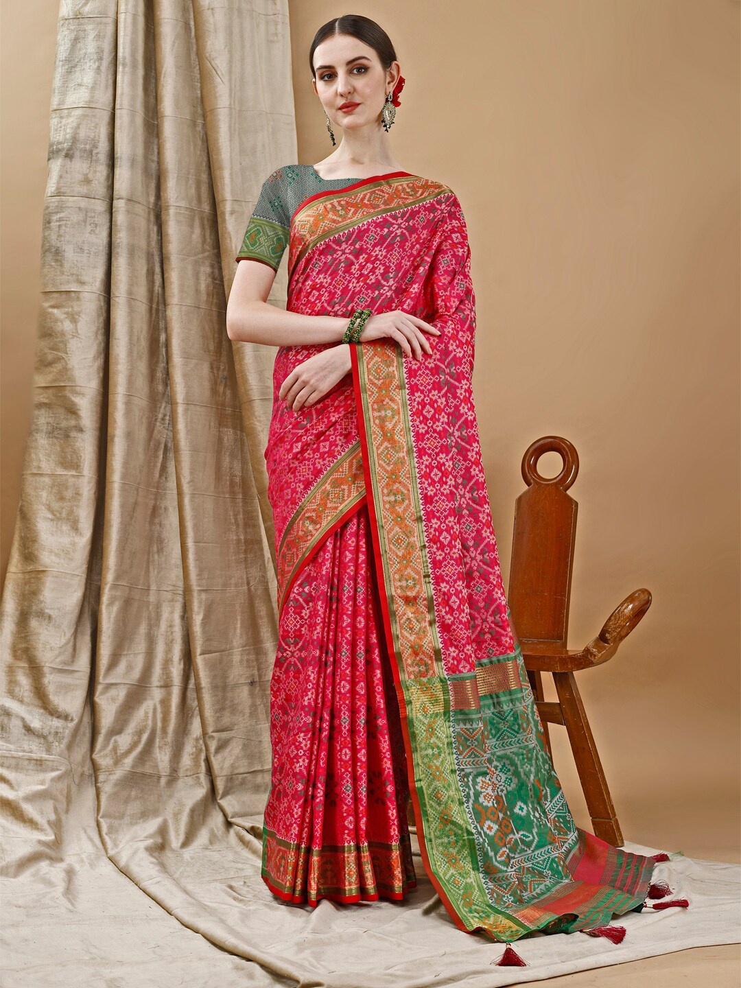

JUST FASHION Woven Design Zari Patola Saree, Pink