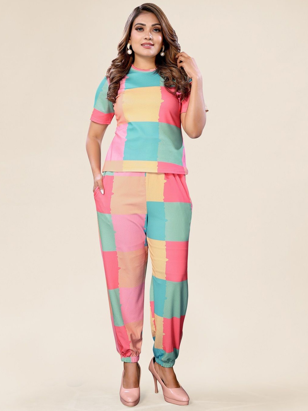 

TITANIUM SILK INDUSTRIES PVT. LTD. Colourblocked T-Shirt & Jogger, Pink