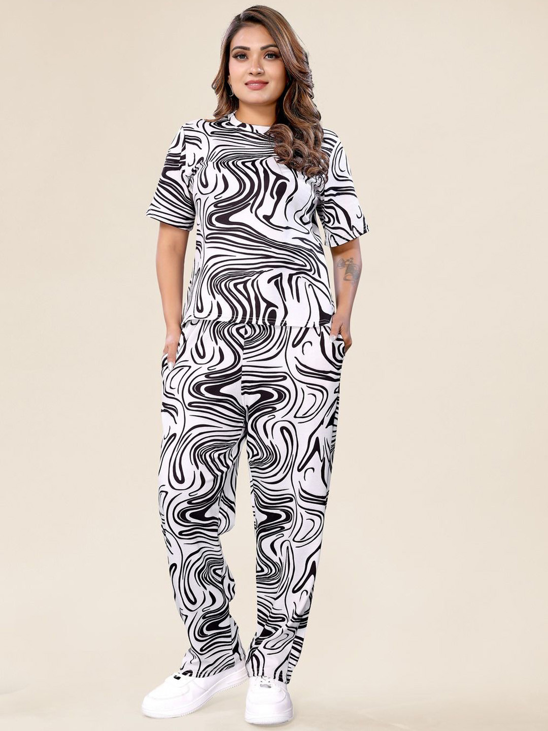 

TITANIUM SILK INDUSTRIES PVT. LTD. Abstract Printed T-shirt With Trousers, Black