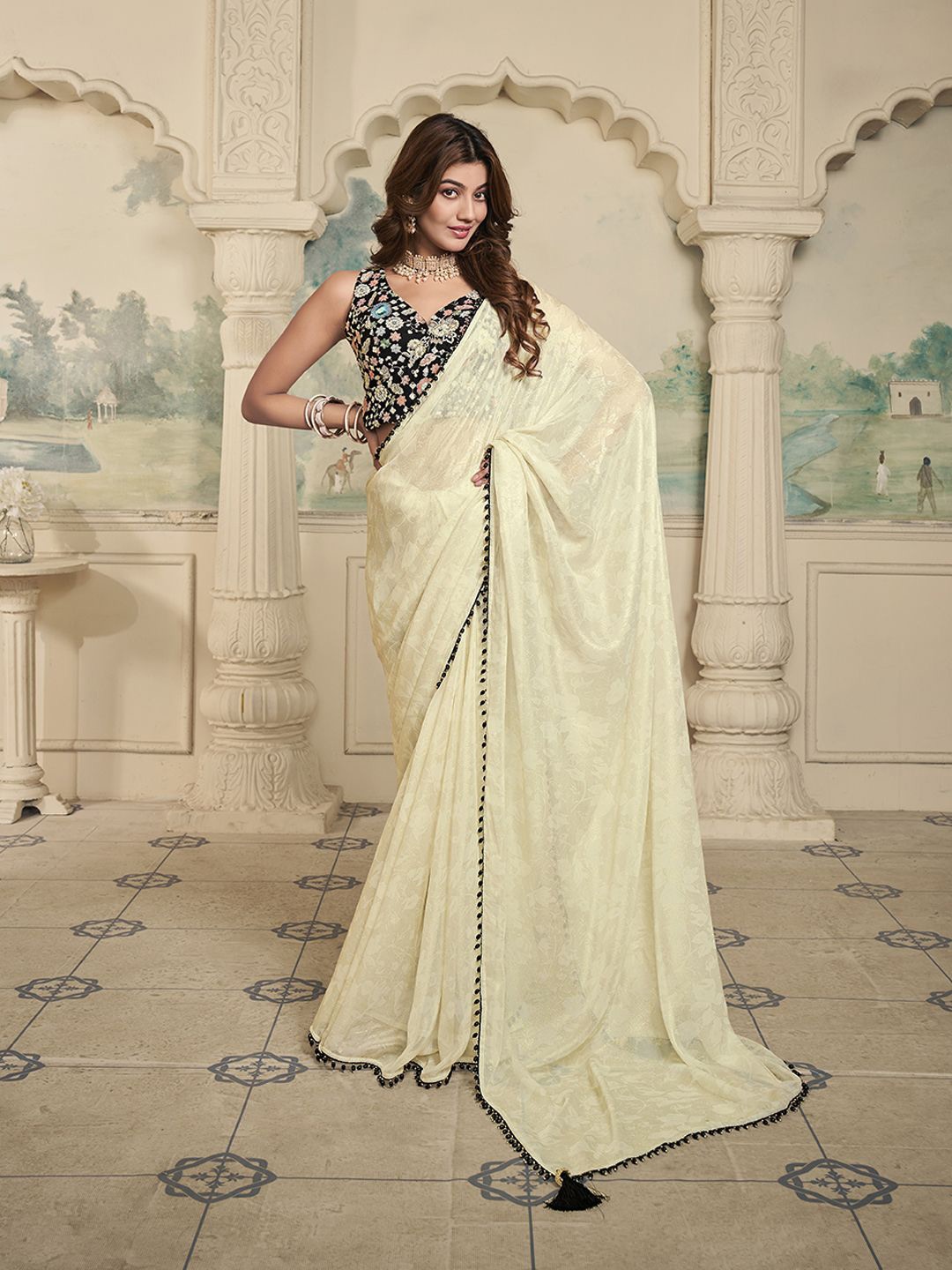 

Inddus Floral Embroidered Saree, Off white
