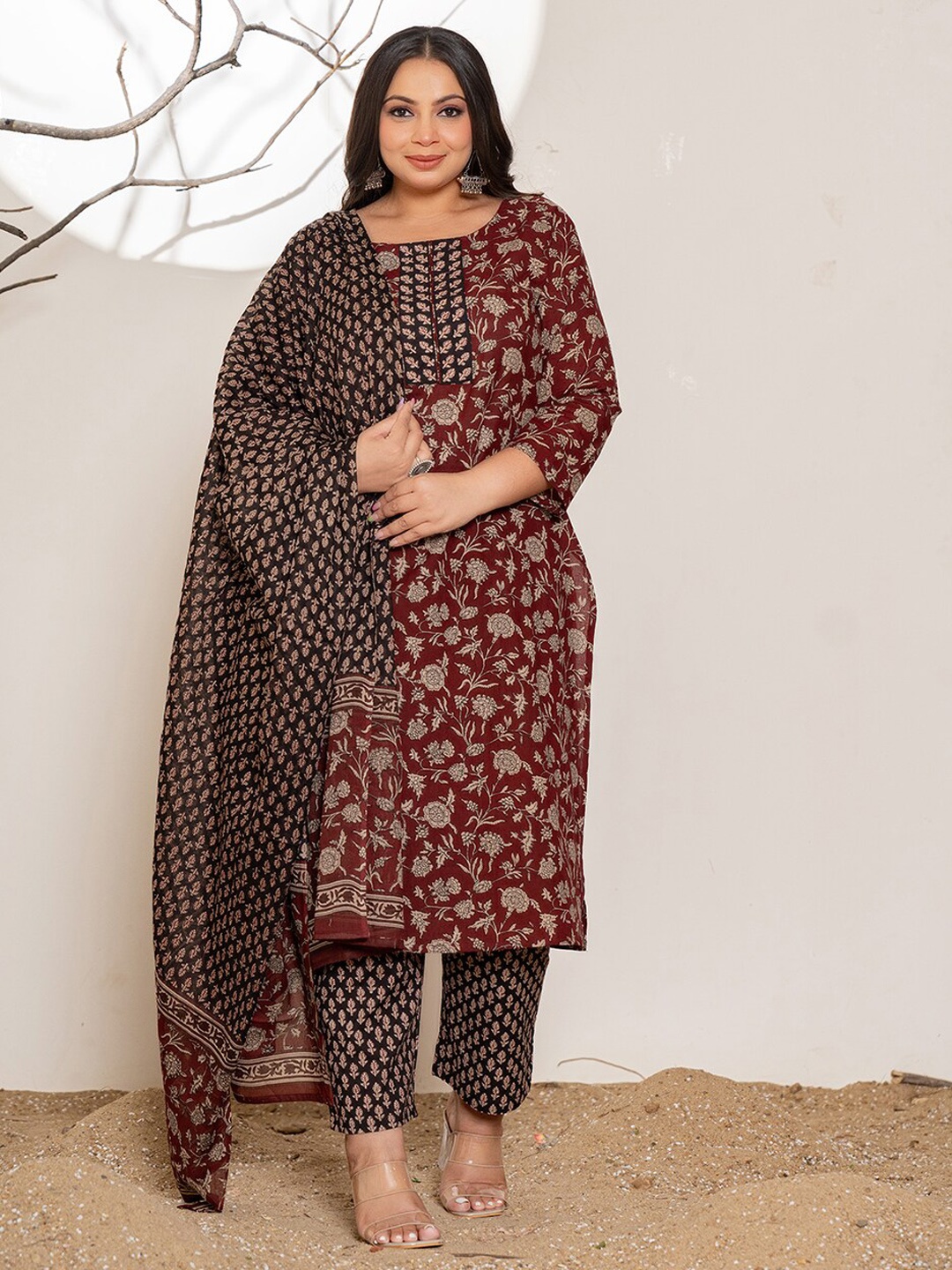 

Yufta Plus Size Floral Printed Pure Cotton Straight Kurta With Trousers & Dupatta, Maroon