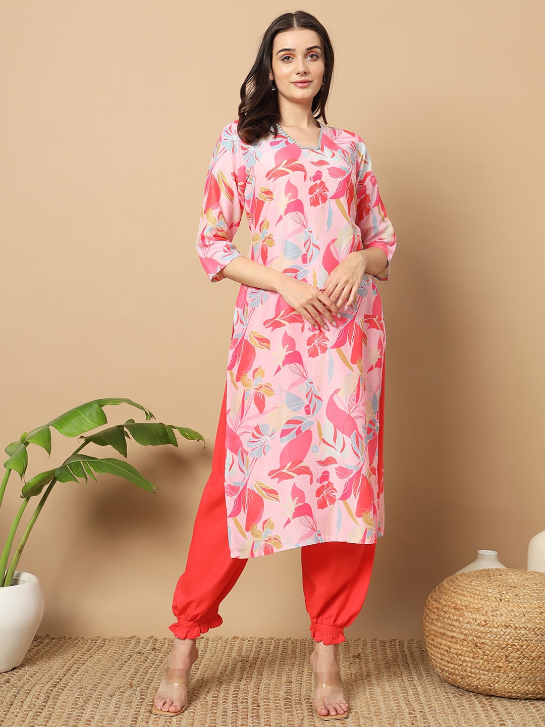 

S.K.C Floral Printed Regular Kurta with Harem Pants, Pink