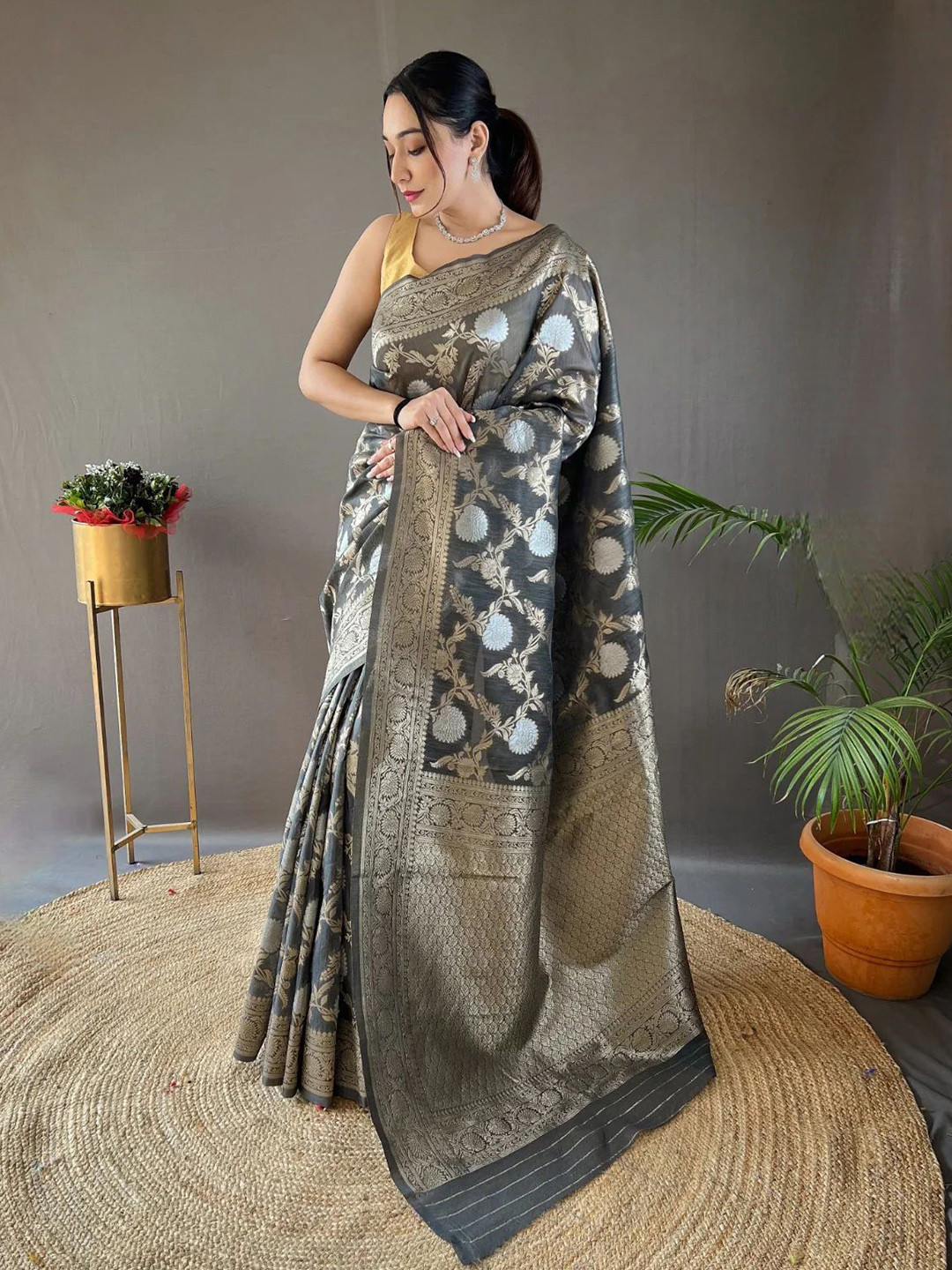 

bansari textiles Woven Design Zari Kanjeevaram Saree, Grey