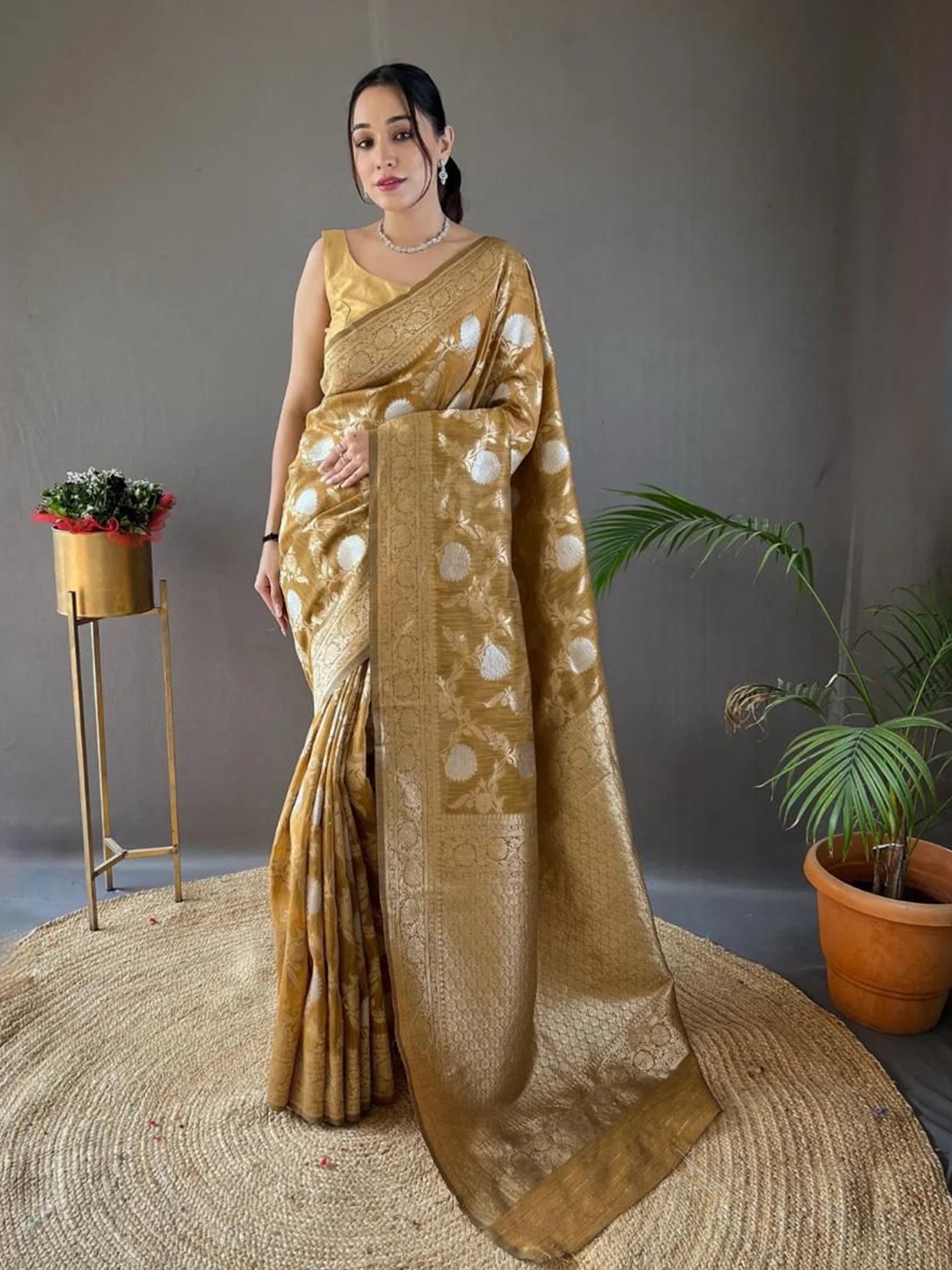 

bansari textiles Woven Design Zari Kanjeevaram Saree, Cream