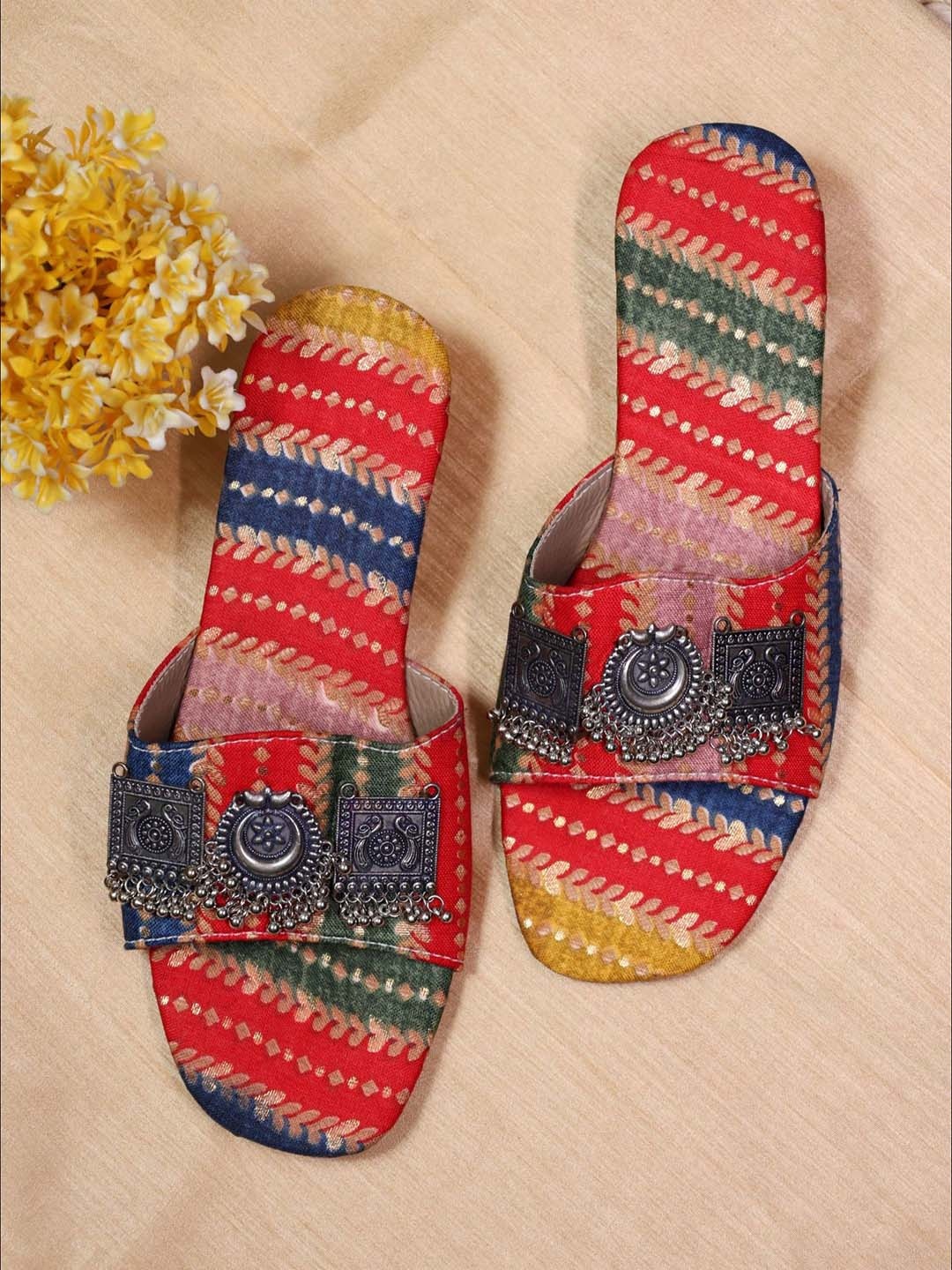 

UMNOVE Peep Toes Ethnic Block Heels, Red