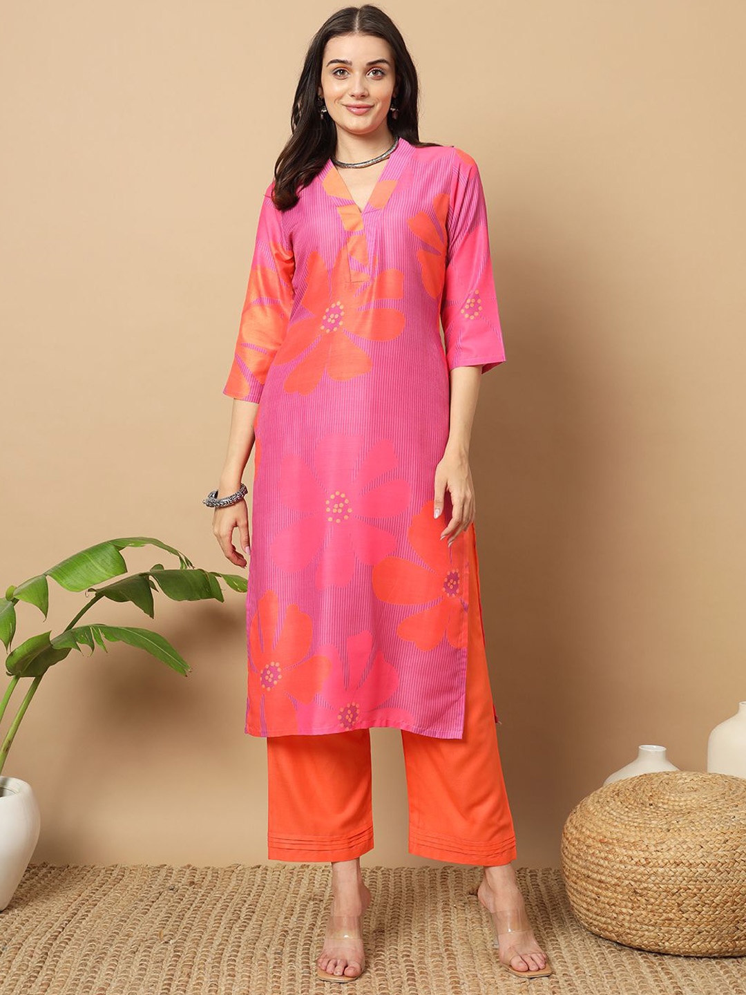 

BAESD Floral Printed V-Neck Straight Kurta with Trousers, Orange