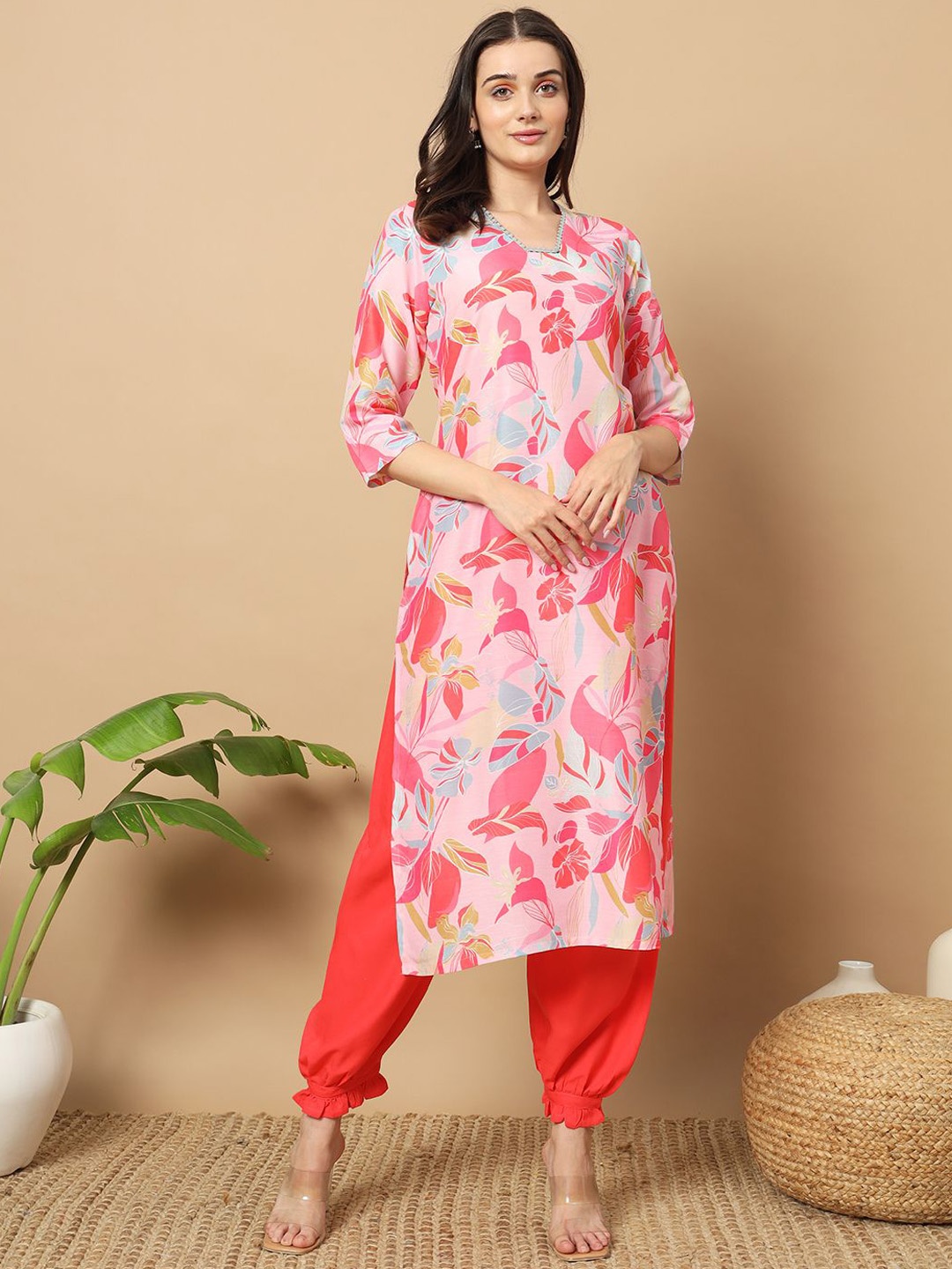 

BAESD Floral Printed Square Neck Straight Kurta with Salwar, Pink