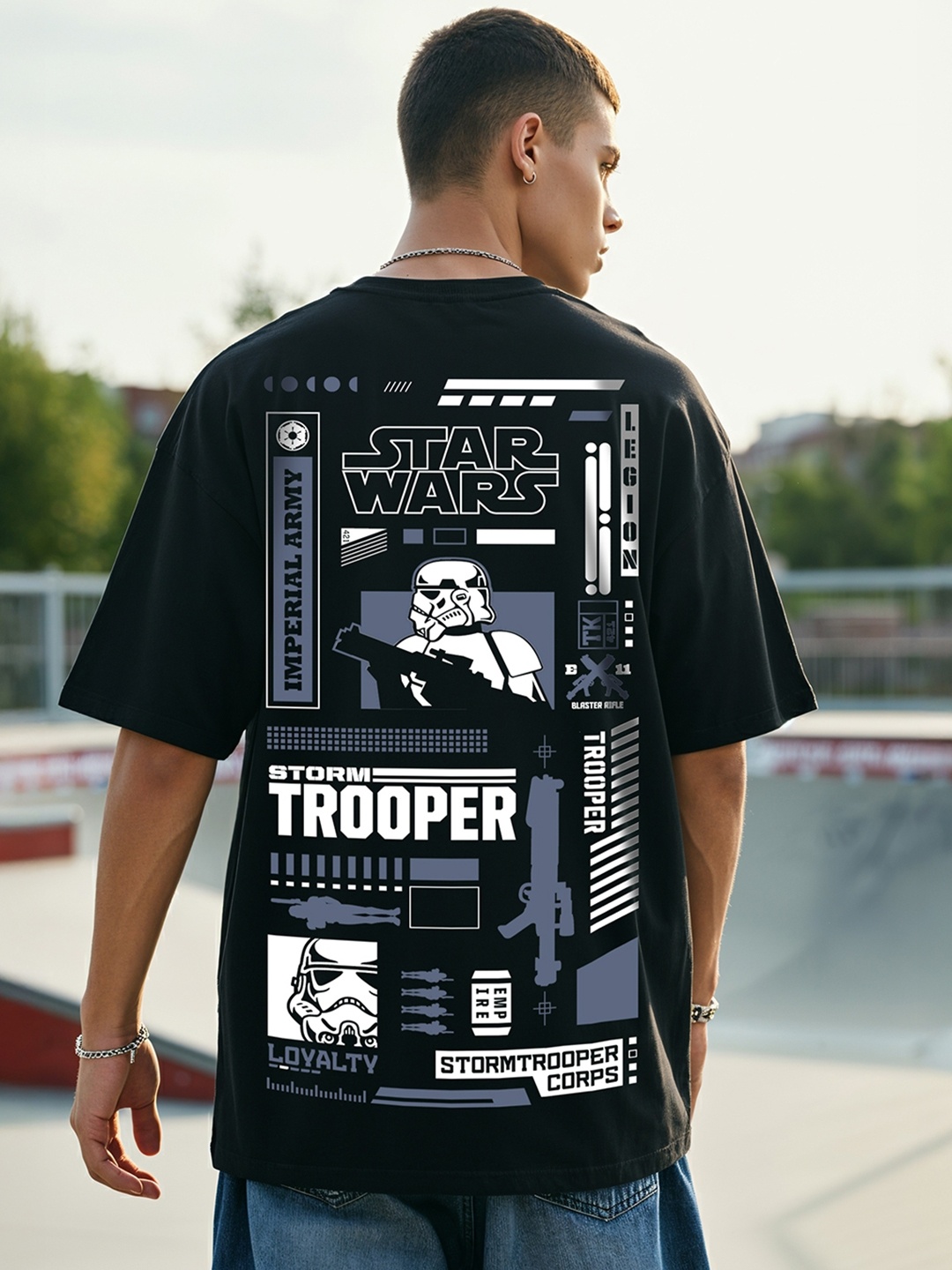 

Bewakoof Men Graphic Star Wars Printed Cotton Oversized T-shirt, Black
