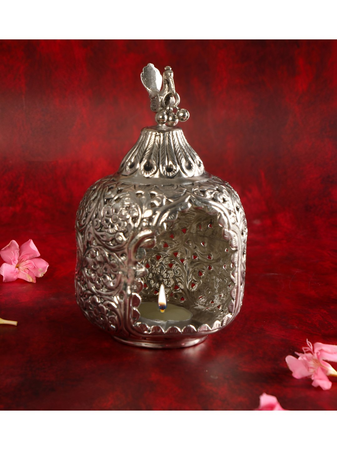 

THE HOME CO. Silver-Toned Textured Candle Holder