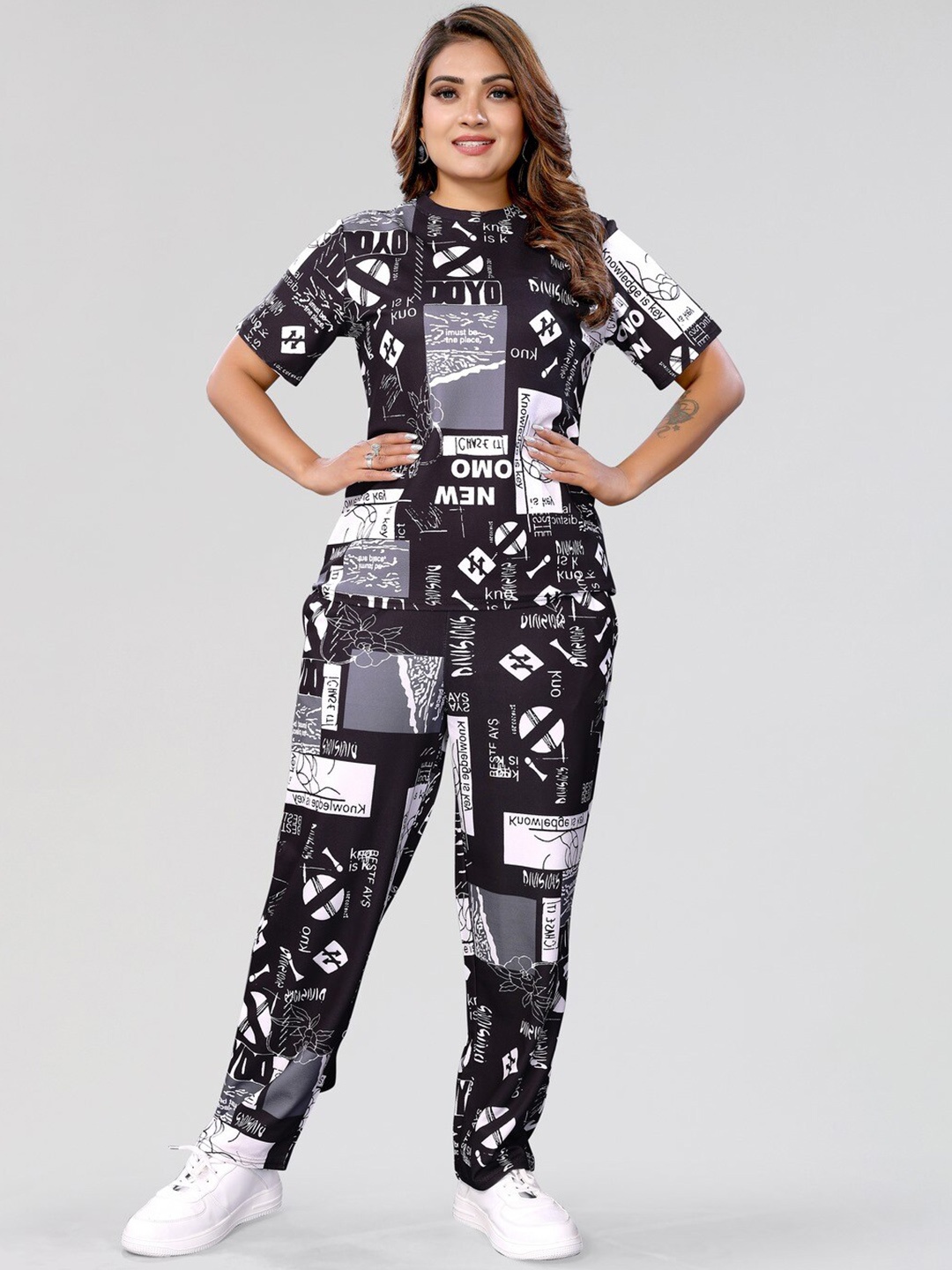 

PYARI - A style for every story Graphic Printed Short Sleeves Casual T-Shirt With Trousers, Black