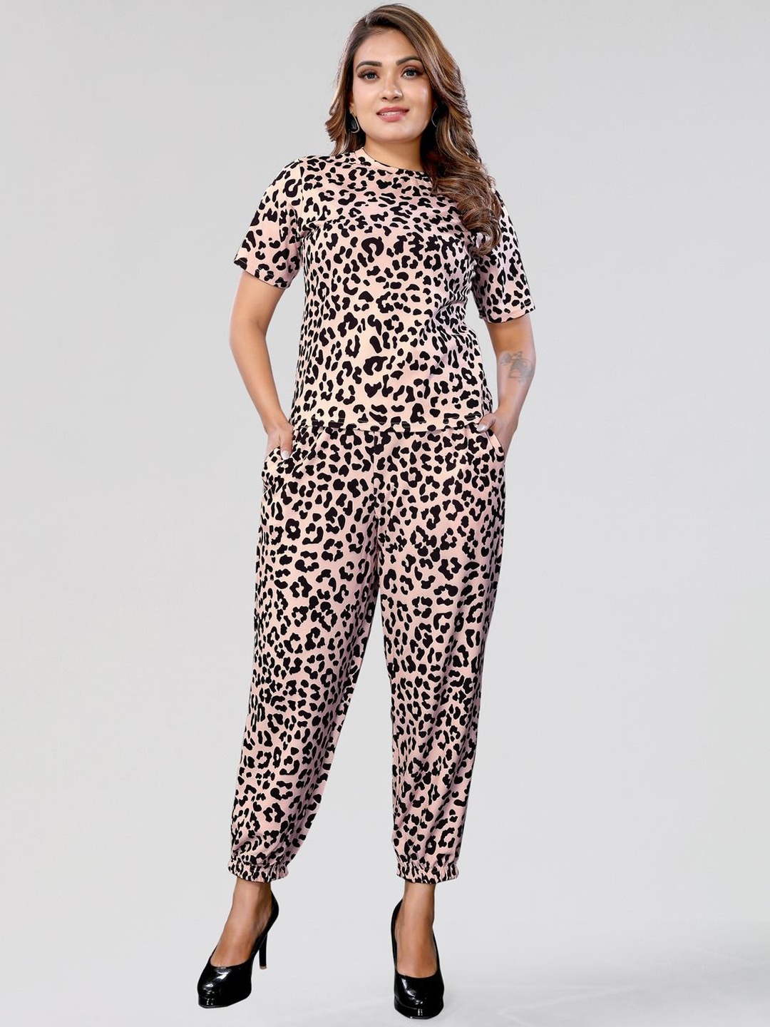 

PYARI - A style for every story Animal Printed Round Neck Casual Top With Joggers, Pink