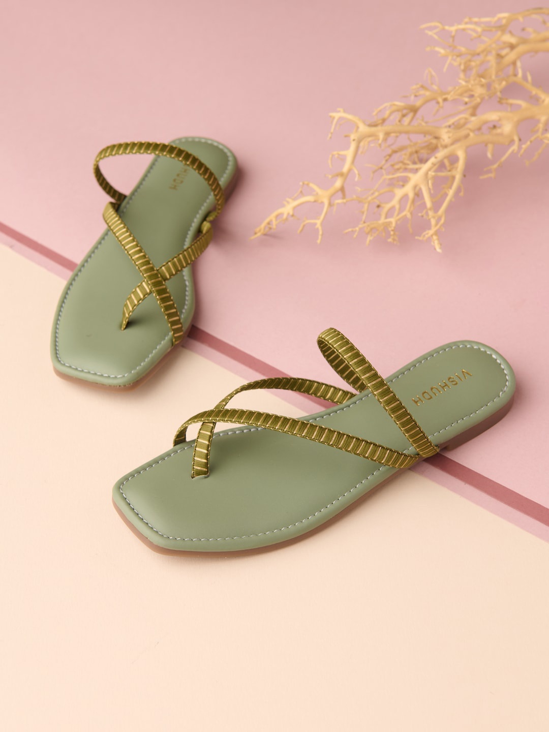 

Vishudh Women Ethnic One Toe Flats, Green