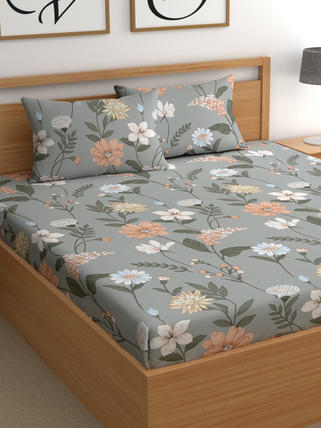 

CHHAVI INDIA Grey & White Floral 210 TC Microfiber King Bedsheet With 2 Pillow Covers