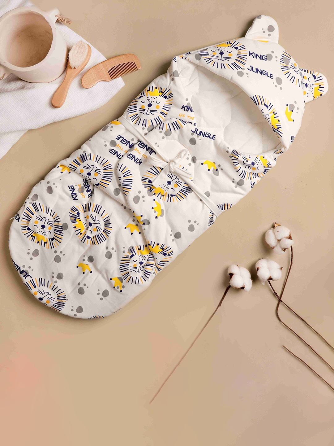 

KICKS & CRAWL Printed Carry Nest, White