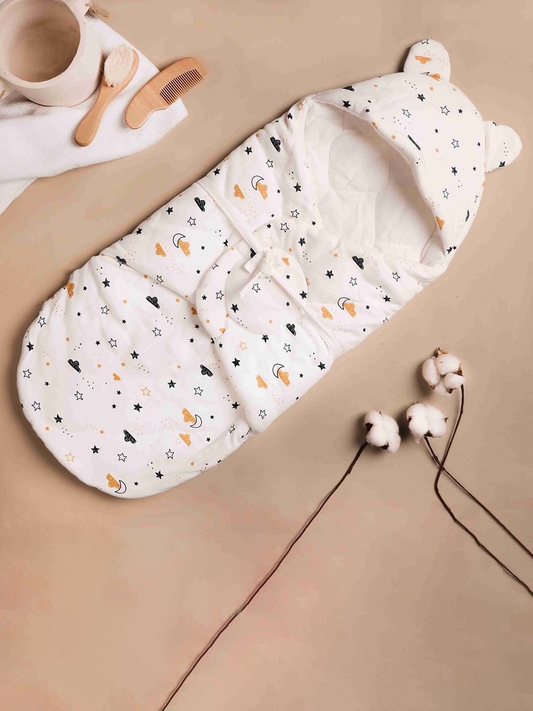 

KICKS & CRAWL Printed Carry Nest, White