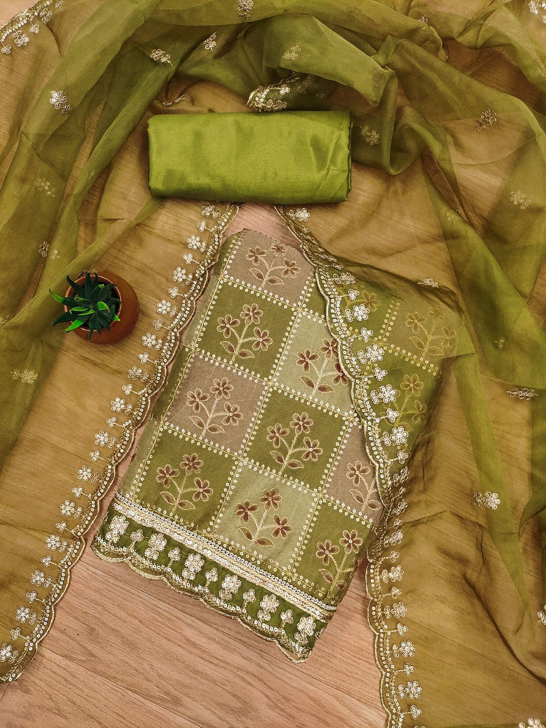 

KALINI Floral Embroidered Organza Unstitched Dress Material, Green