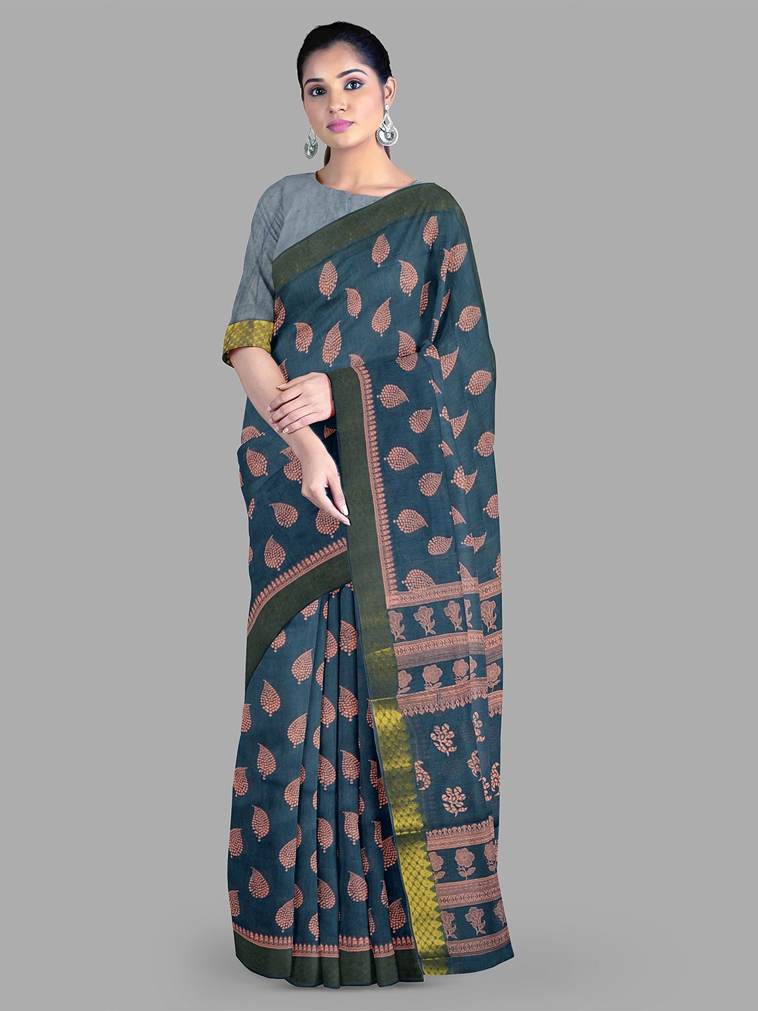 

The Chennai Silks Zari Gadwal Saree, Grey