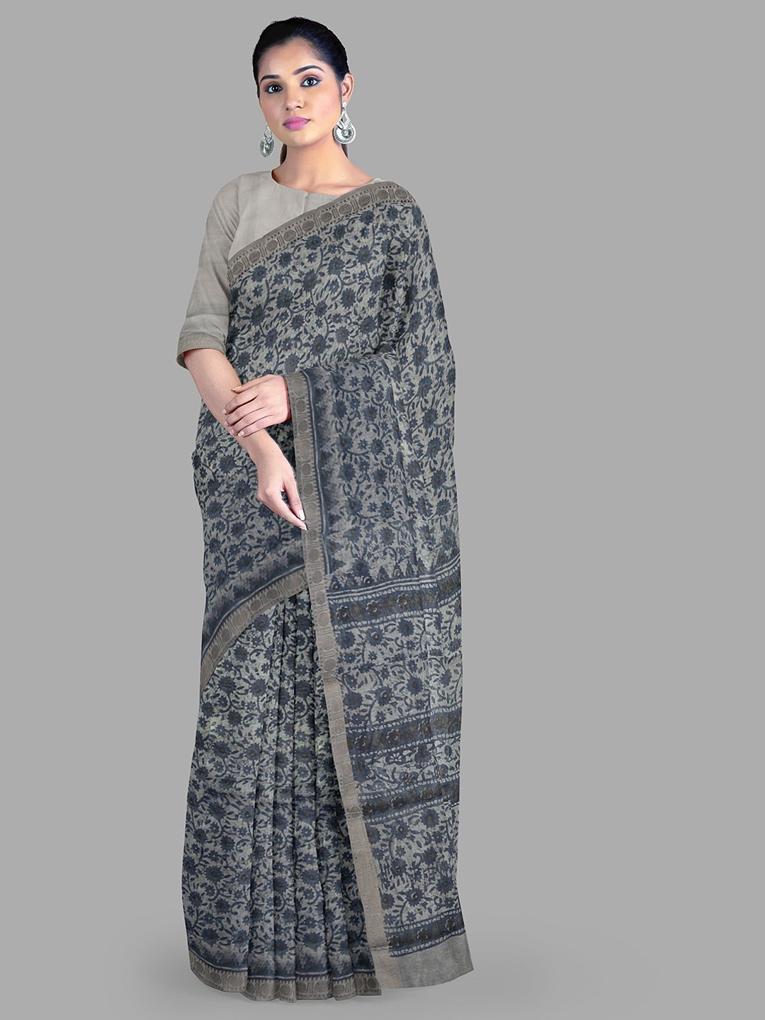 

The Chennai Silks Floral Gadwal Saree, Grey