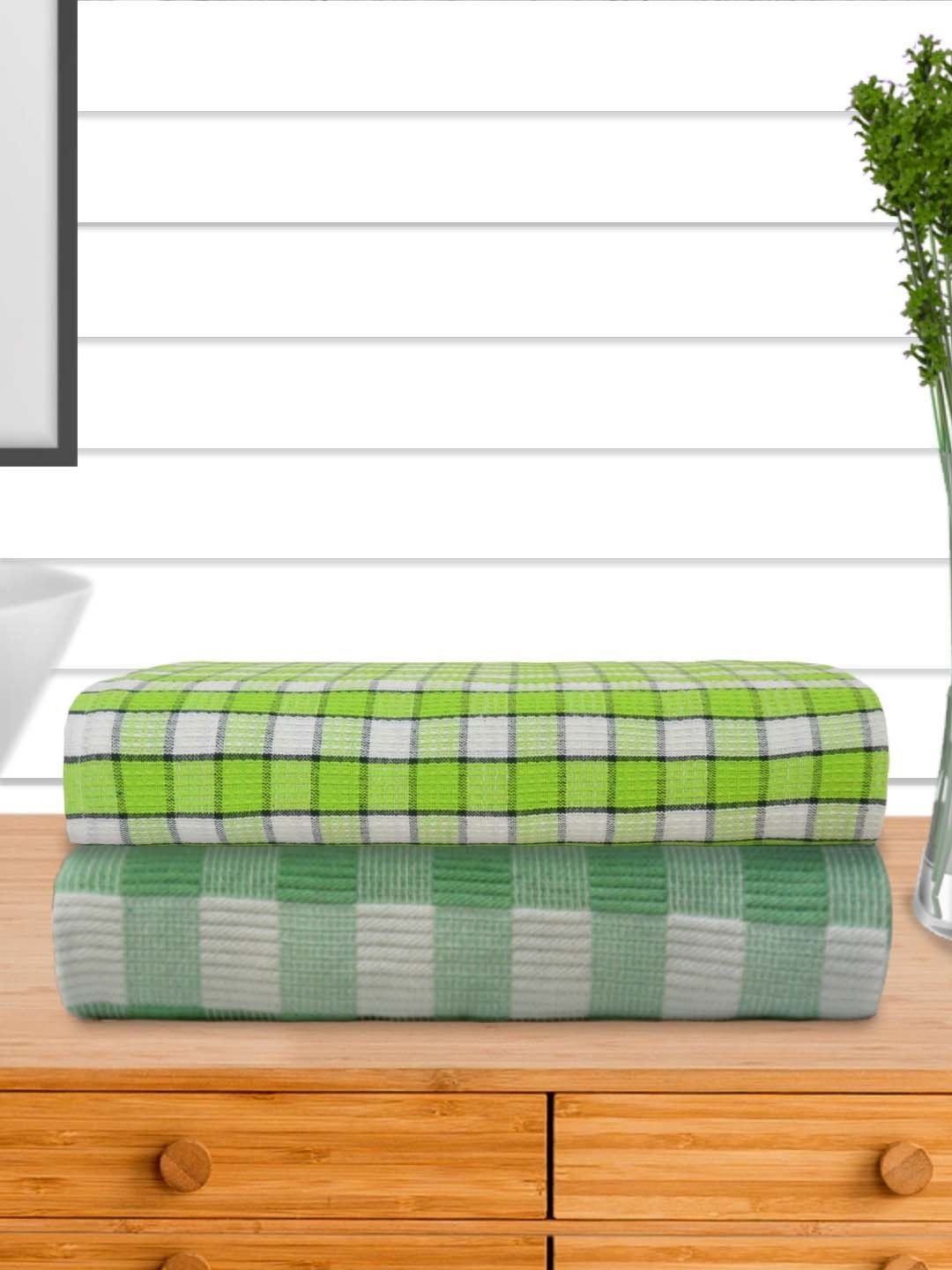 

Athom Living Green & White 2Pieces Printed Cotton 210 GSM Bath Towels