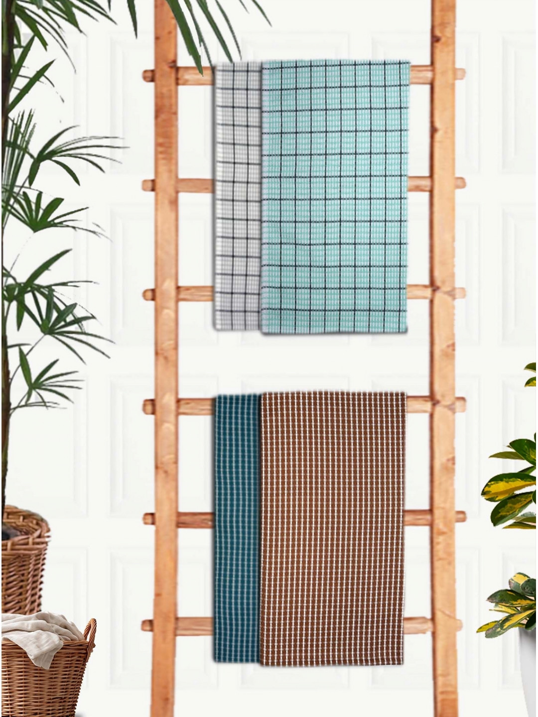 

Athom Living Blue & White 4 Printed Cotton 210 GSM Bath Towel