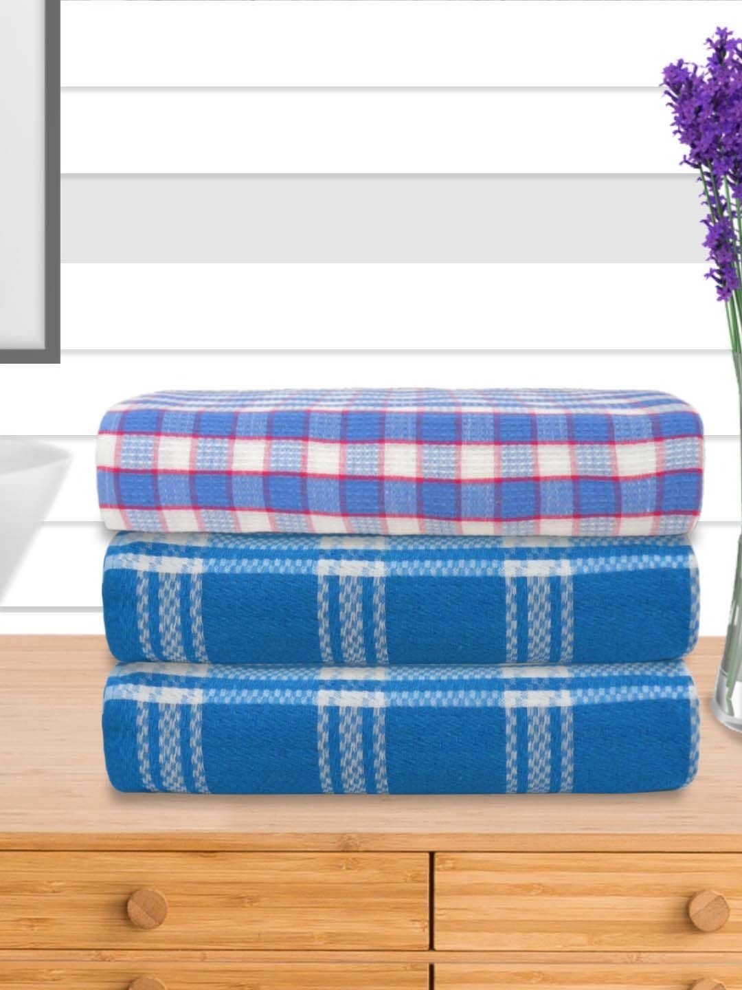 

Athom Living Blue & White 3Pieces Printed Cotton 210 GSM Bath Towels