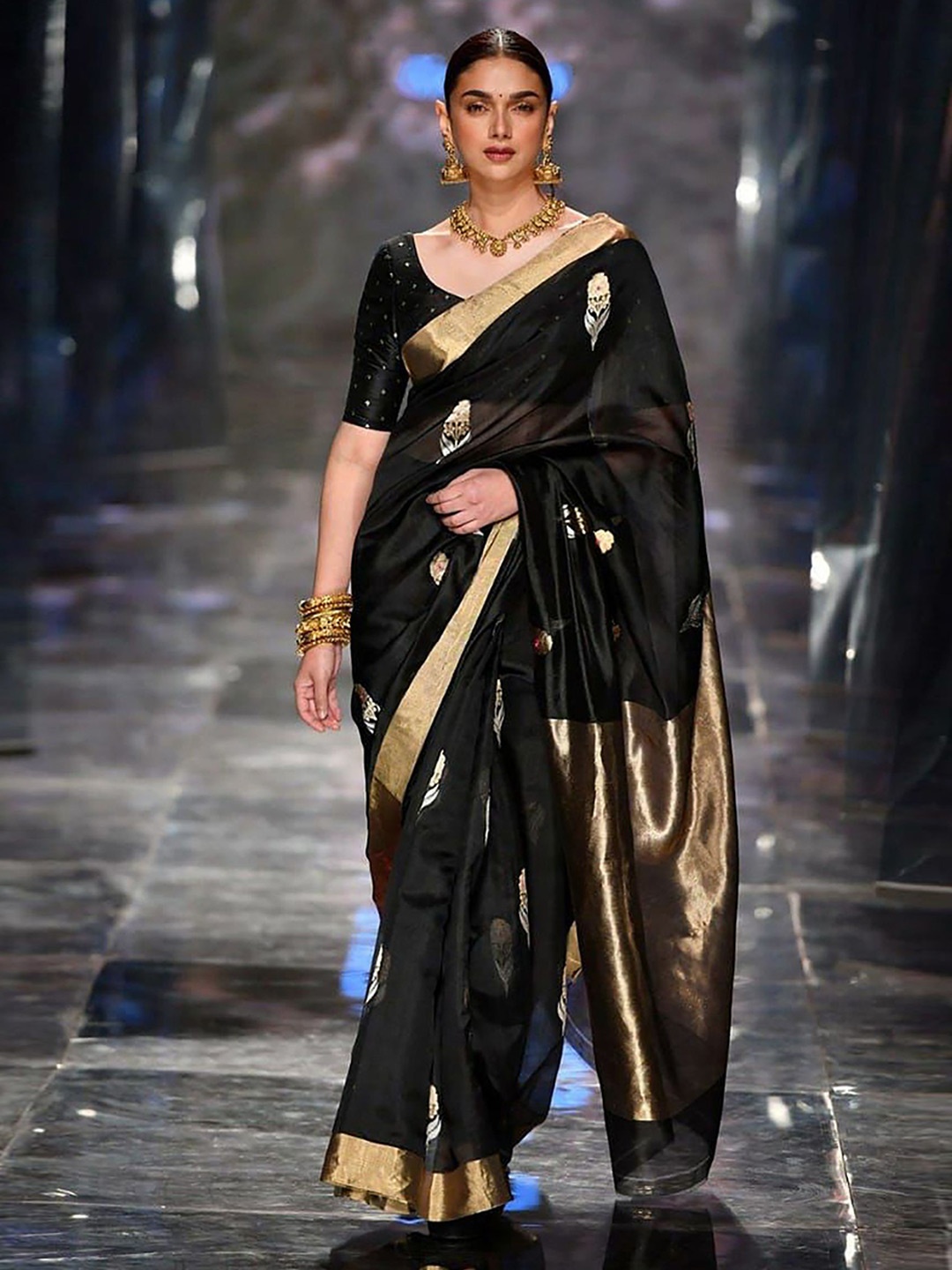 

Aldwych Ethnic Motifs Zari Silk Blend Banarasi Saree, Black