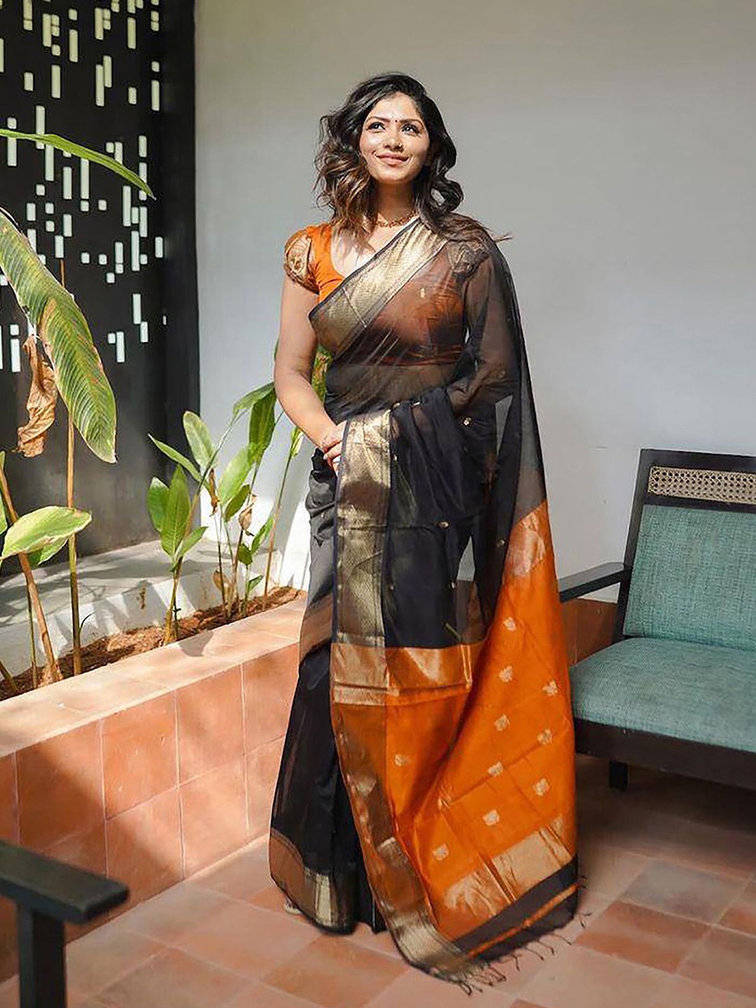 

Aldwych Woven Design Zari Banarasi Saree, Black