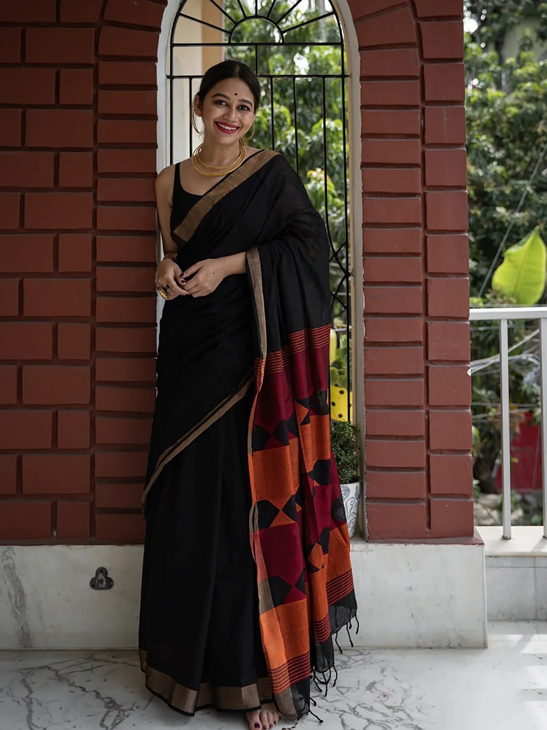 

Aldwych Solid Zari Banarasi Saree, Black