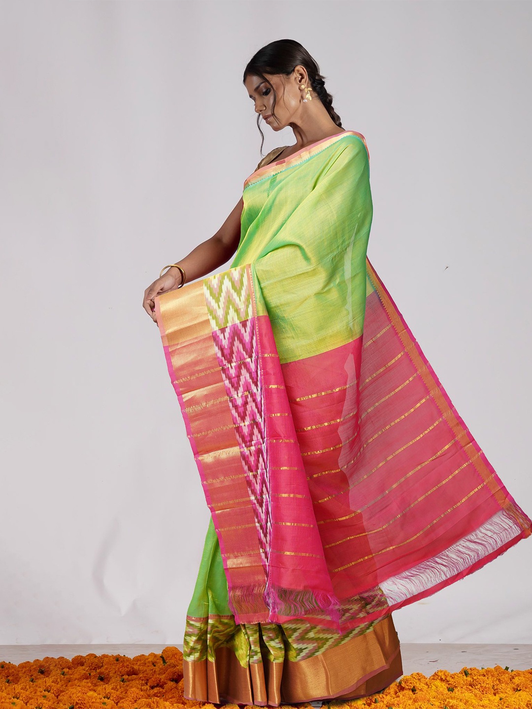 

Unnati Silks Woven Design Zari Handloom Mangalagiri Saree, Green