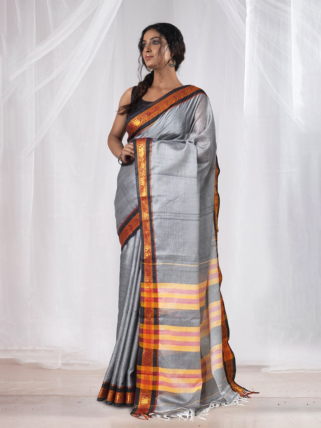 

Unnati Silks Zari Pure Cotton Handloom Narayan Peth Saree, Grey