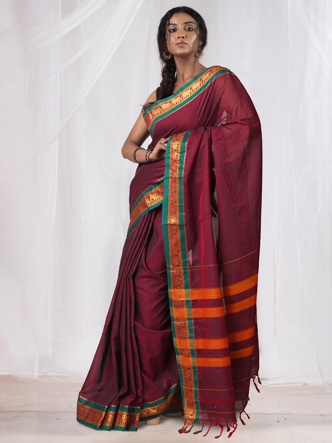 

Unnati Silks Zari Pure Cotton Handloom Narayan Peth Saree, Maroon