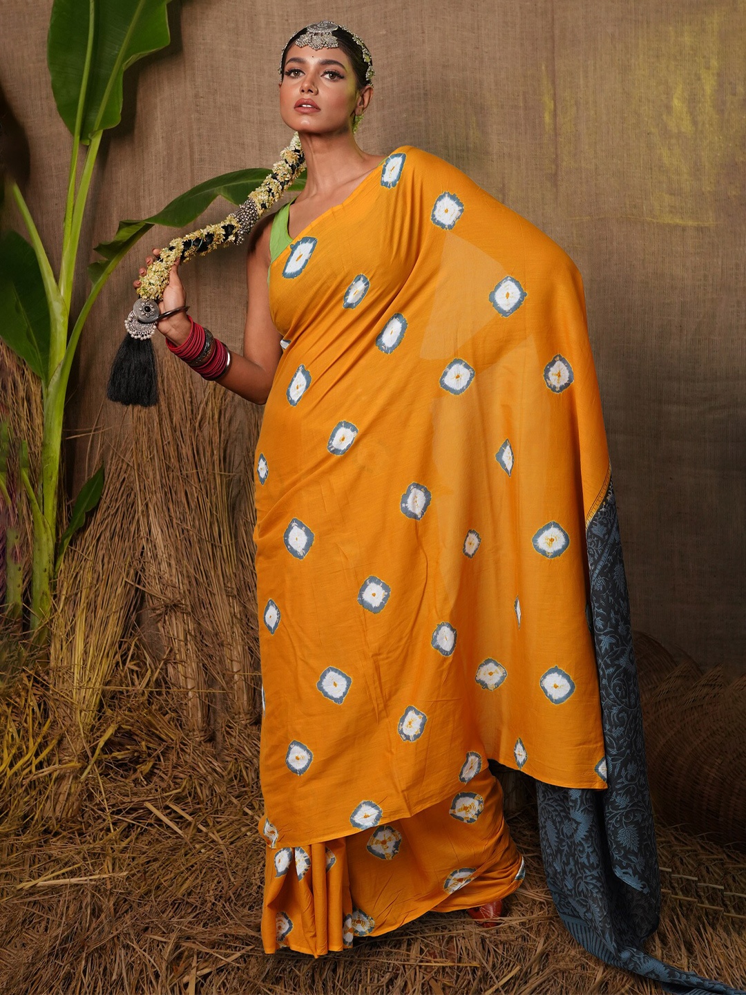

Unnati Silks Bandhani Pure Cotton Handloom Bandhani Saree, Yellow