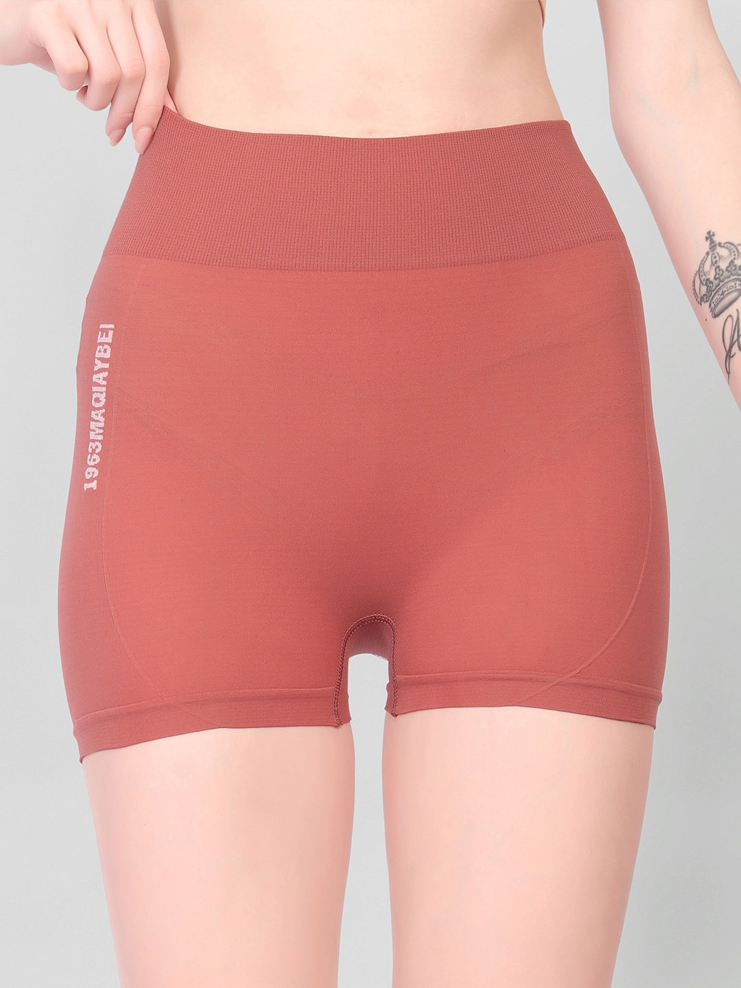 

Spiaty High-Rise Sports Shorts, Peach